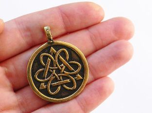 amulet for wealth,
