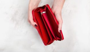 The bag is able to attract and reflect the cash flow